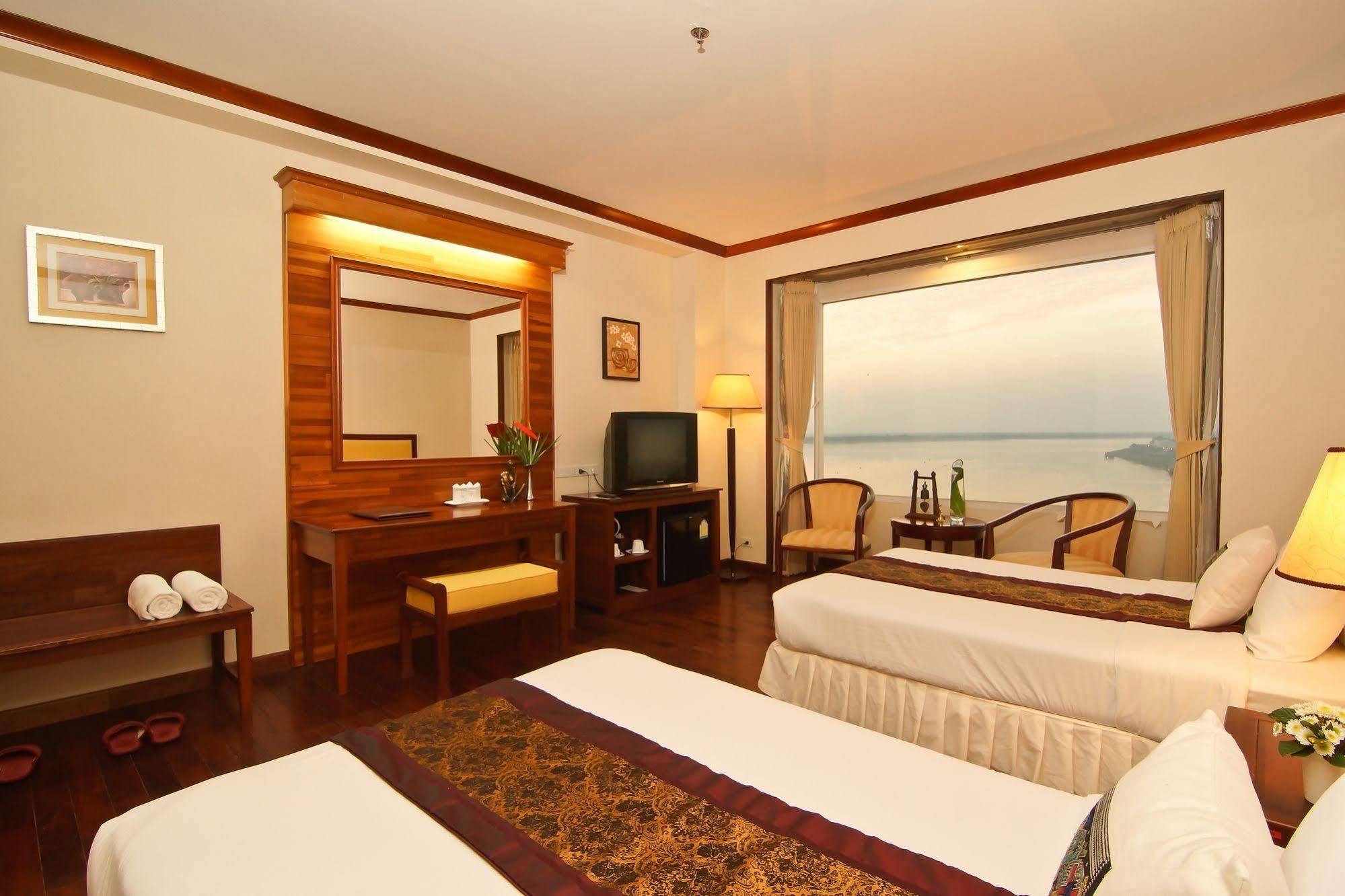Champasak Grand Hotel Pakse Exterior foto